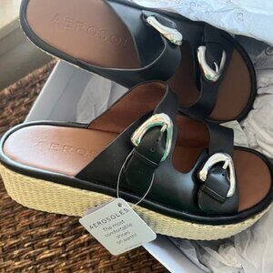 New in box Aerosoles Darcy Size 9.5 M Black Platform Sandals